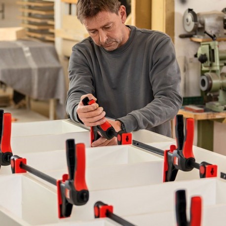 Presse « une main » à poignée pivotante 360° EZ360