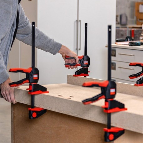 Presse « une main » à poignée pivotante 360° EZ360